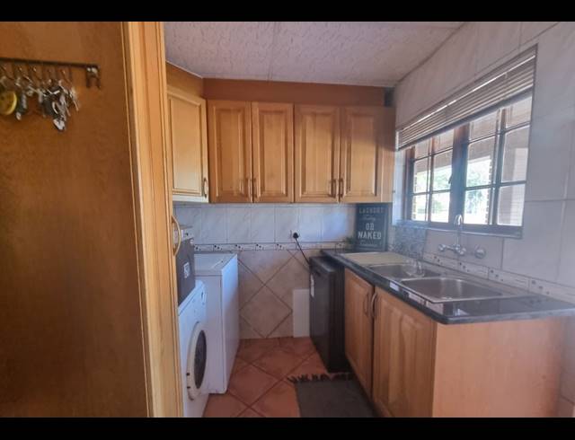3 BEDROOM HOUSE FOR SALE IN VANDERBIJLPARK SE 4